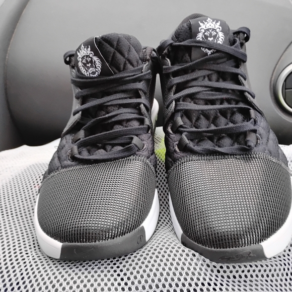 Men's Lebron's black 11.5 - Picture 9 of 9